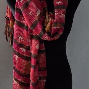 Elegant Red and Brown Patterned Scarf